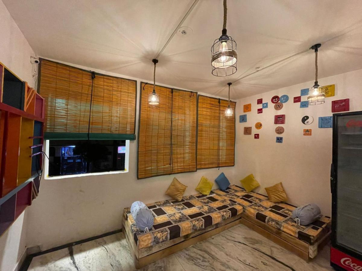 Travel Monkey Hostel Агра Экстерьер фото