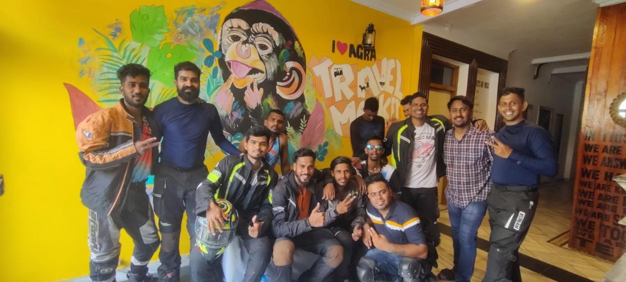 Travel Monkey Hostel Агра Экстерьер фото