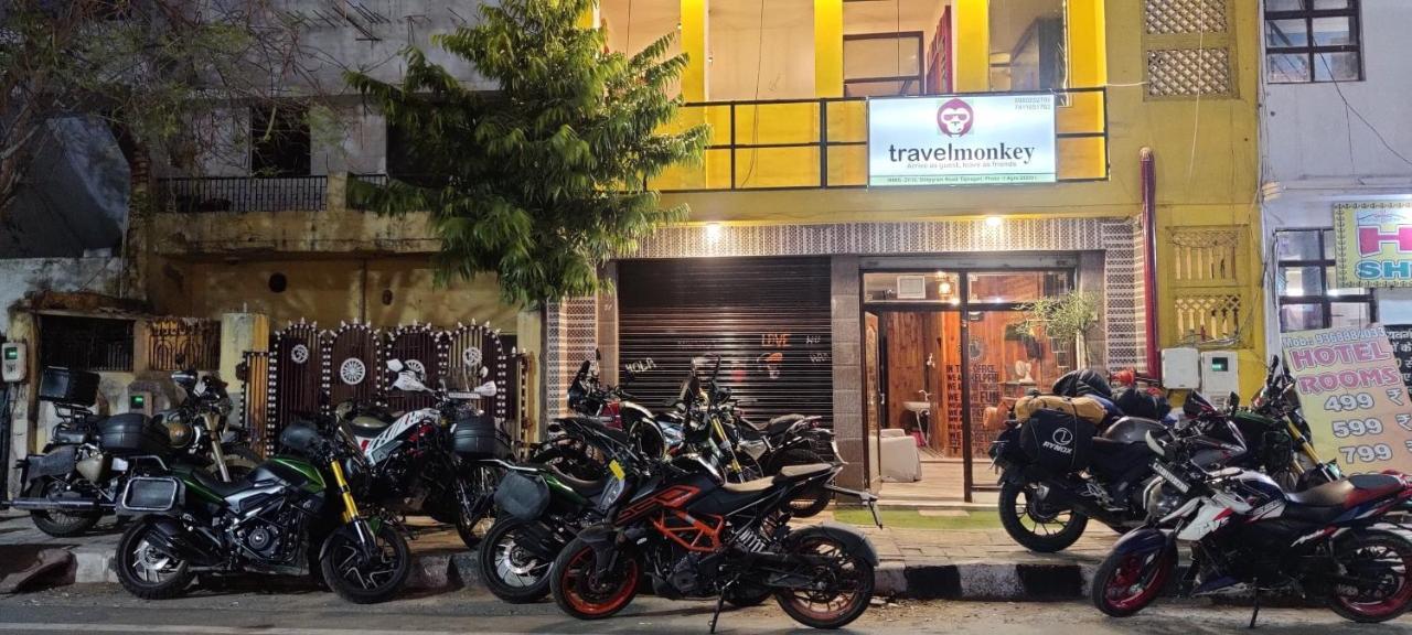 Travel Monkey Hostel Агра Экстерьер фото