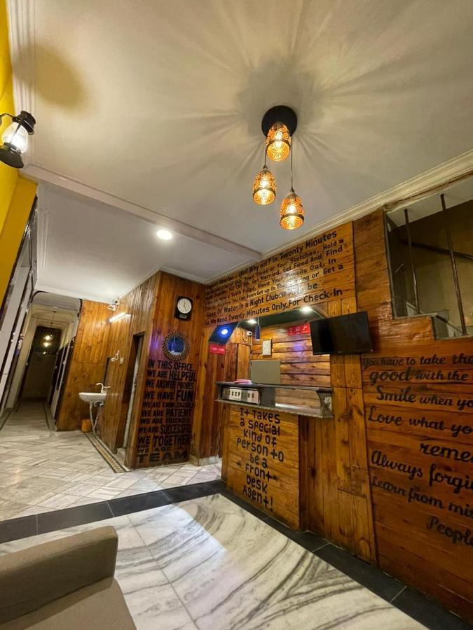 Travel Monkey Hostel Агра Экстерьер фото