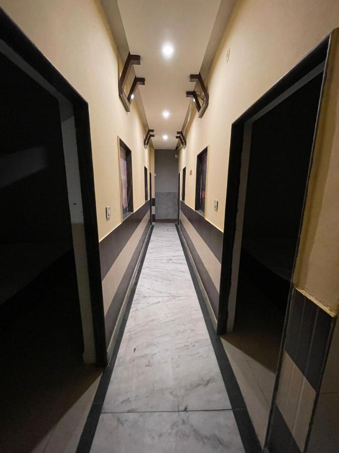 Travel Monkey Hostel Агра Экстерьер фото