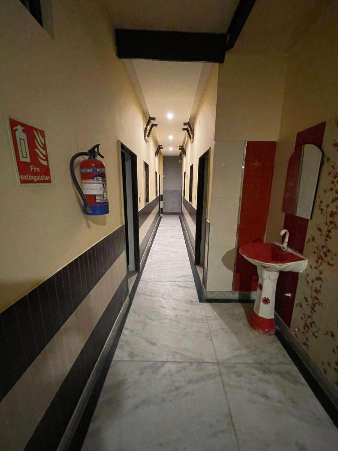 Travel Monkey Hostel Агра Экстерьер фото
