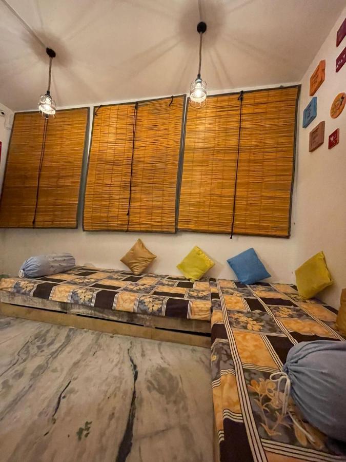Travel Monkey Hostel Агра Экстерьер фото