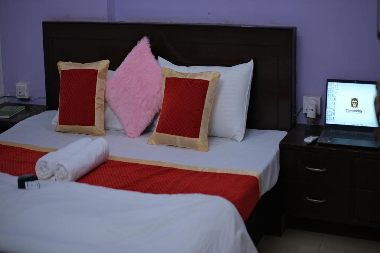 Travel Monkey Hostel Агра Экстерьер фото