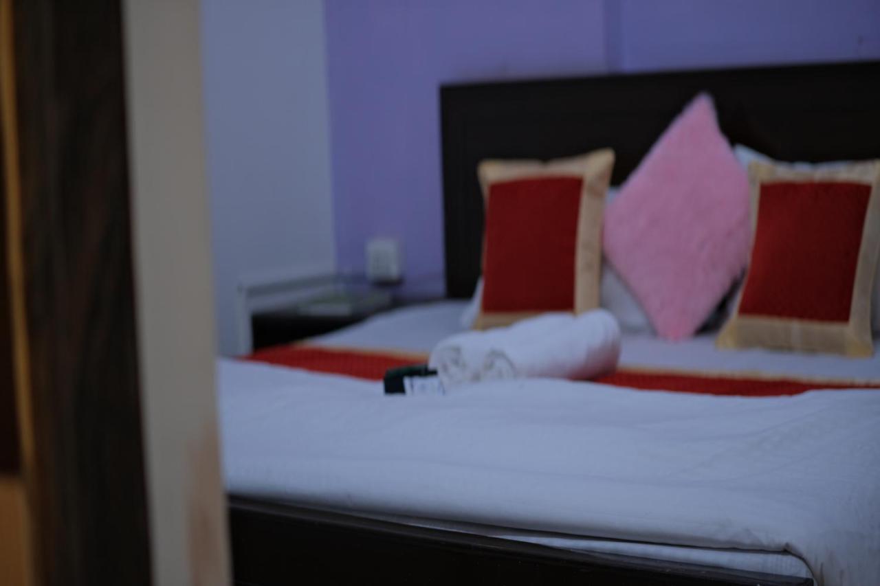 Travel Monkey Hostel Агра Экстерьер фото