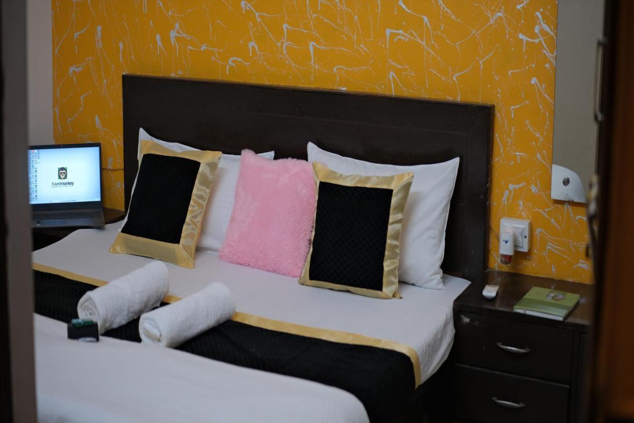 Travel Monkey Hostel Агра Экстерьер фото