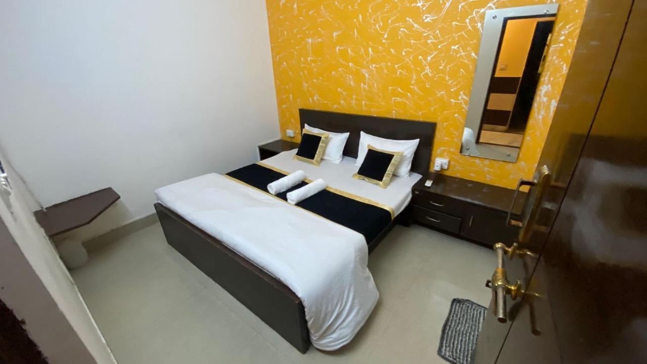Travel Monkey Hostel Агра Экстерьер фото