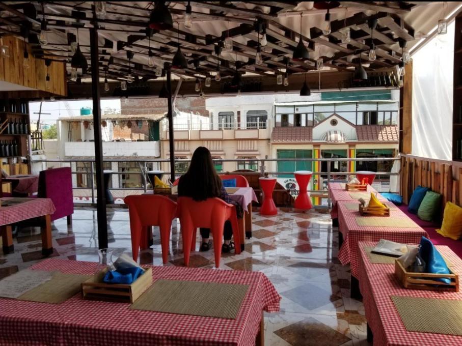 Travel Monkey Hostel Агра Экстерьер фото