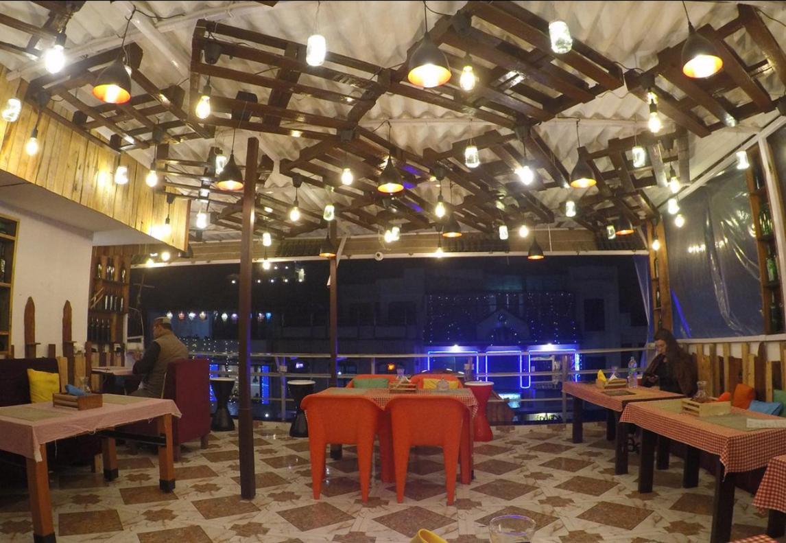 Travel Monkey Hostel Агра Экстерьер фото