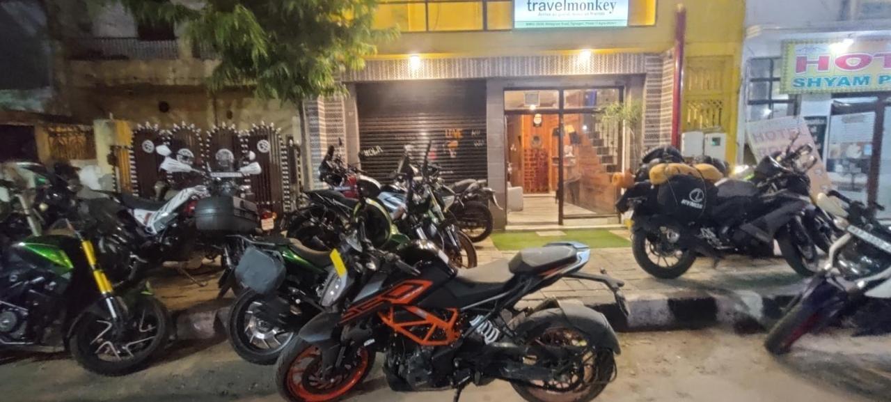 Travel Monkey Hostel Агра Экстерьер фото
