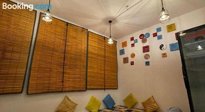 Travel Monkey Hostel Агра Экстерьер фото